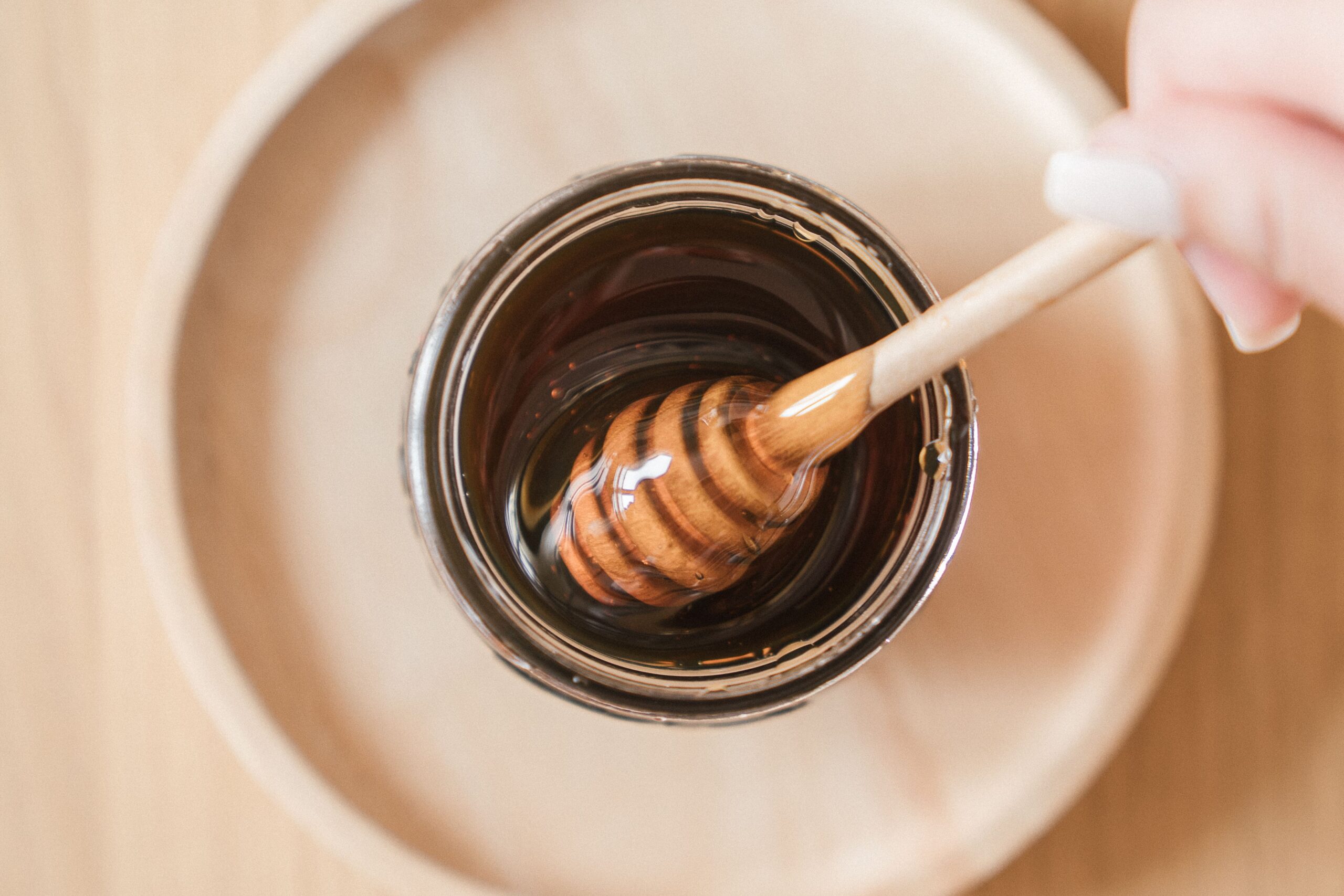 is honey bad for type 2 diabetes — jar of honey with wooden spoon