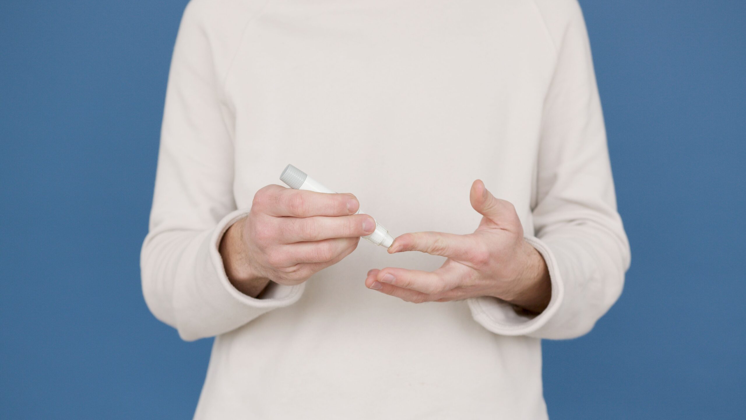 High Blood Sugar Symptoms: 7 Warning Signs After 55 older woman checking blood sugar after experiencing high blood sugar symptoms