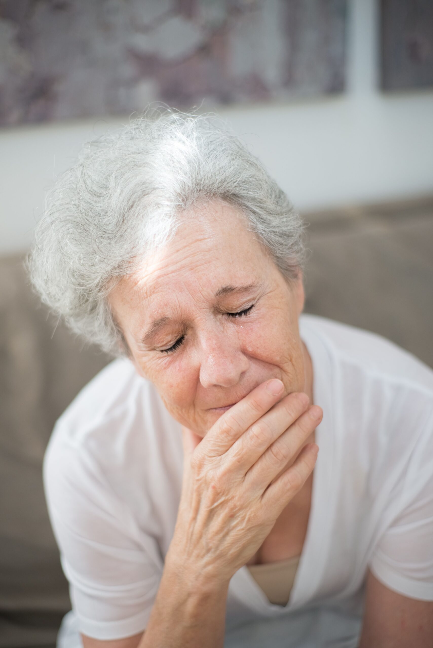senior woman — natural blood sugar support over 55 starts with understanding your symptoms